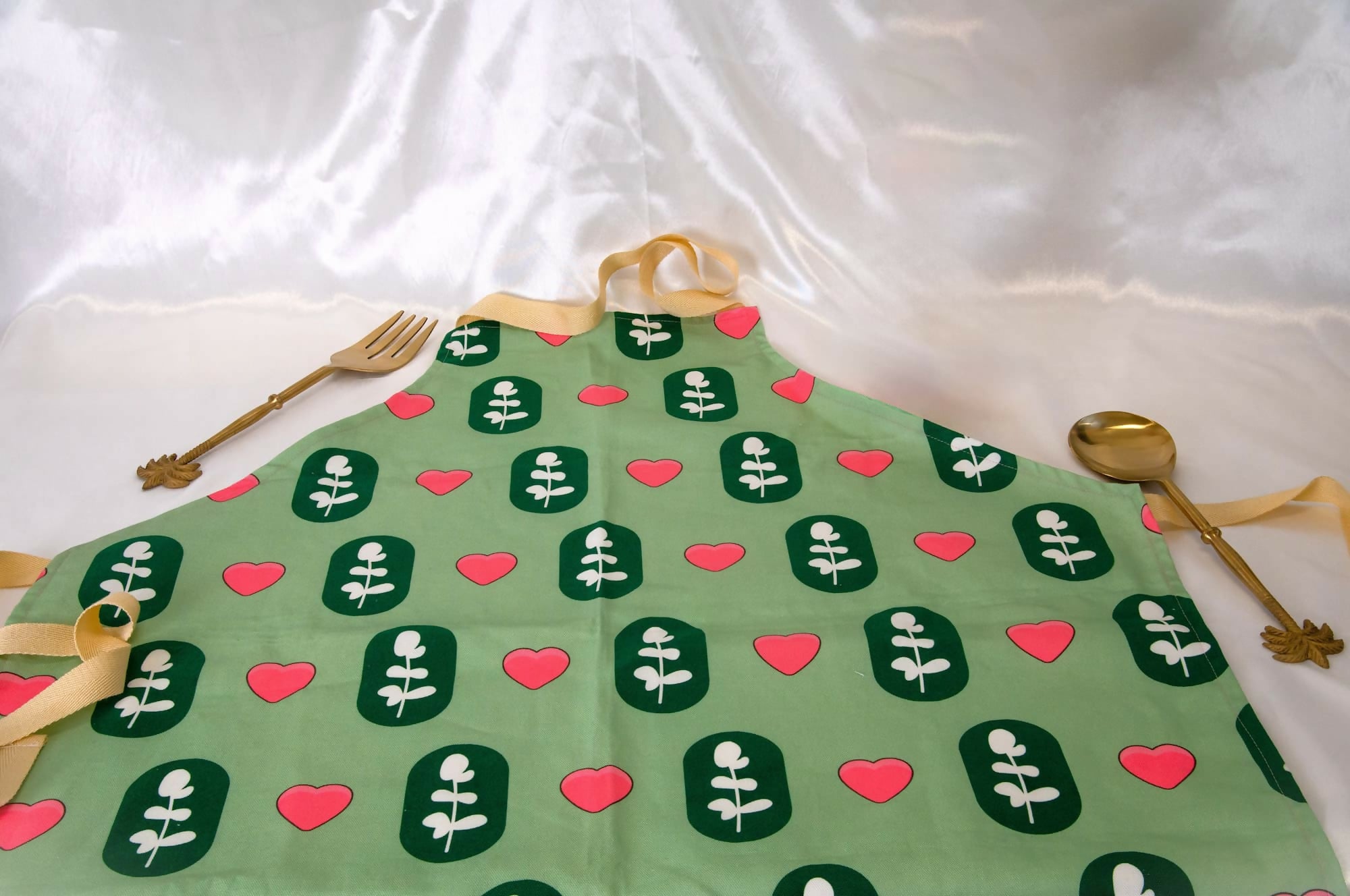 HEARTHLOOM Mini & Me Apron Duo