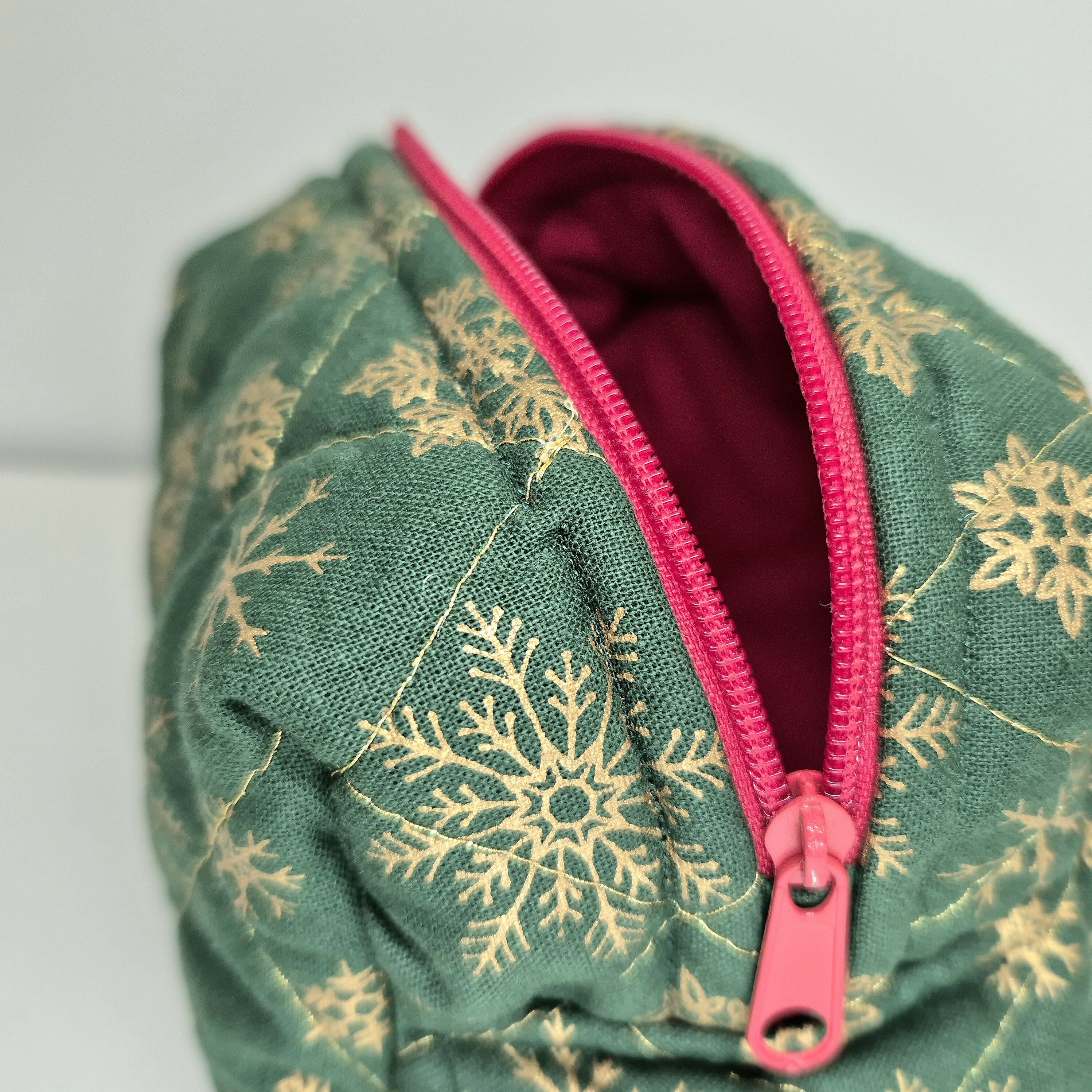 Mini Quilted Christmas Cosmetic Makeup Bag With Gold Snowflake Pattern