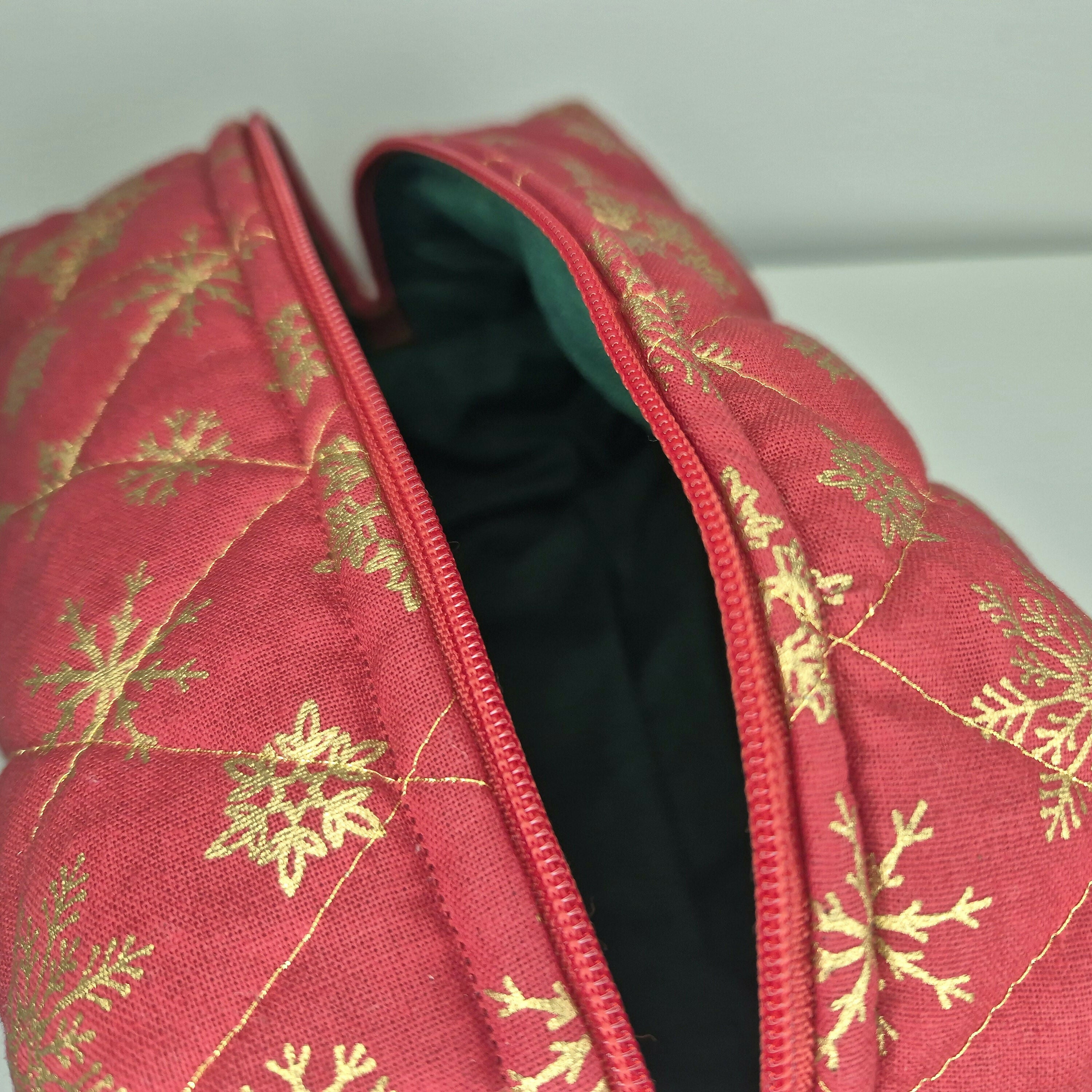 Quilted Christmas Cosmetic Makeup Bag With Snowflake Pattern