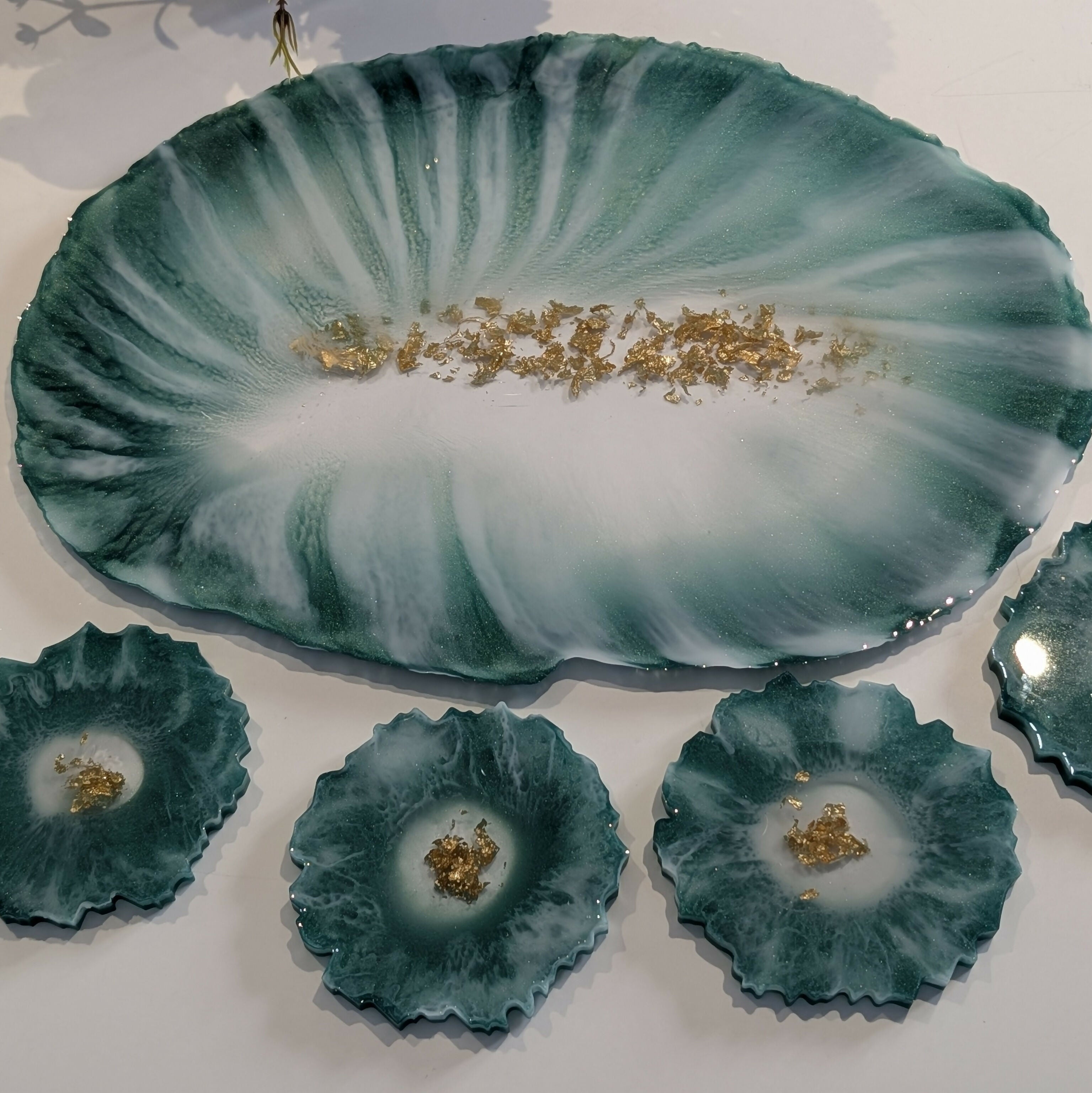 ELEGANT HANDMADE RESIN TRAY SET