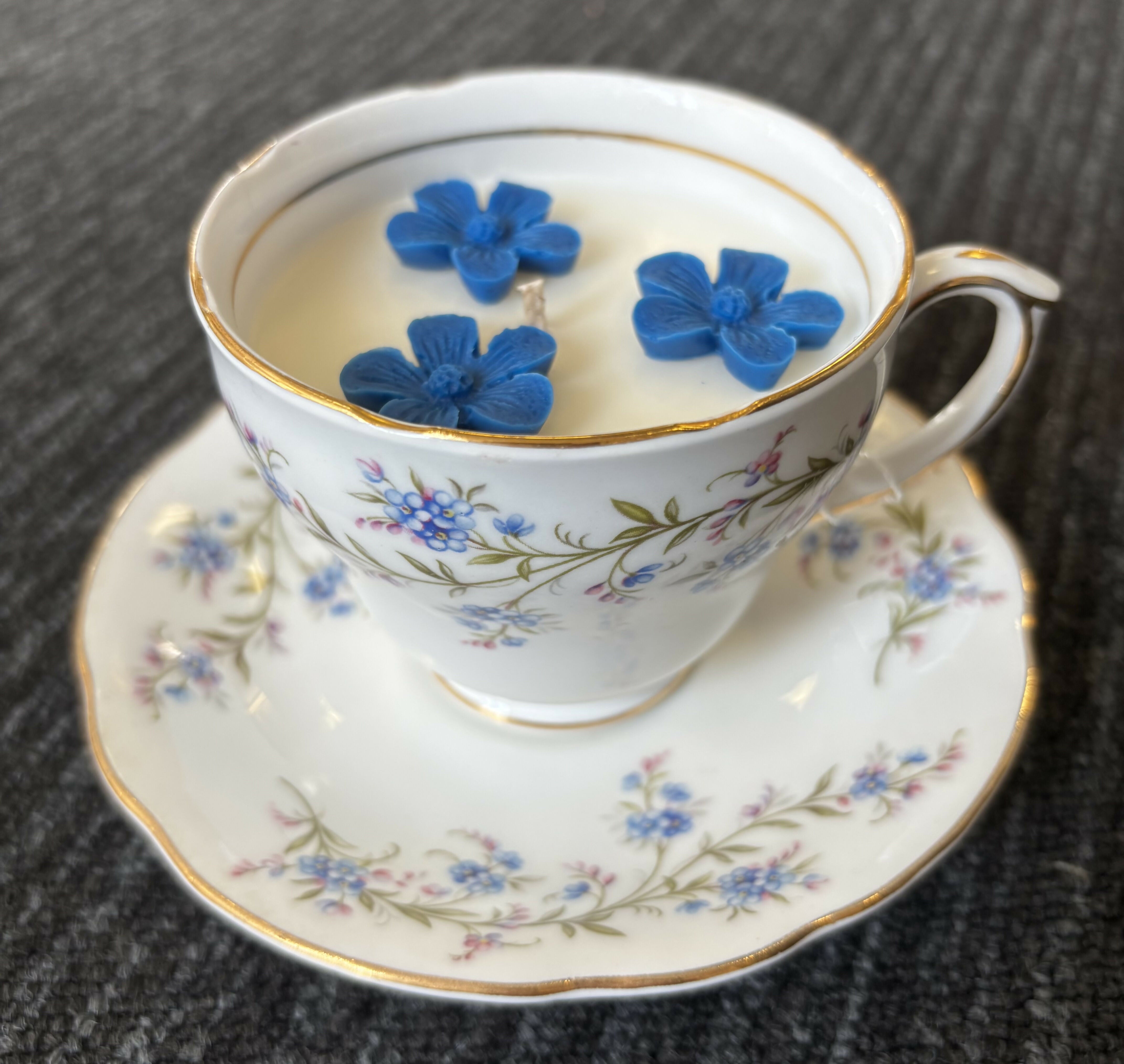 Vintage Teacup Candle - Rhubarb and Custard