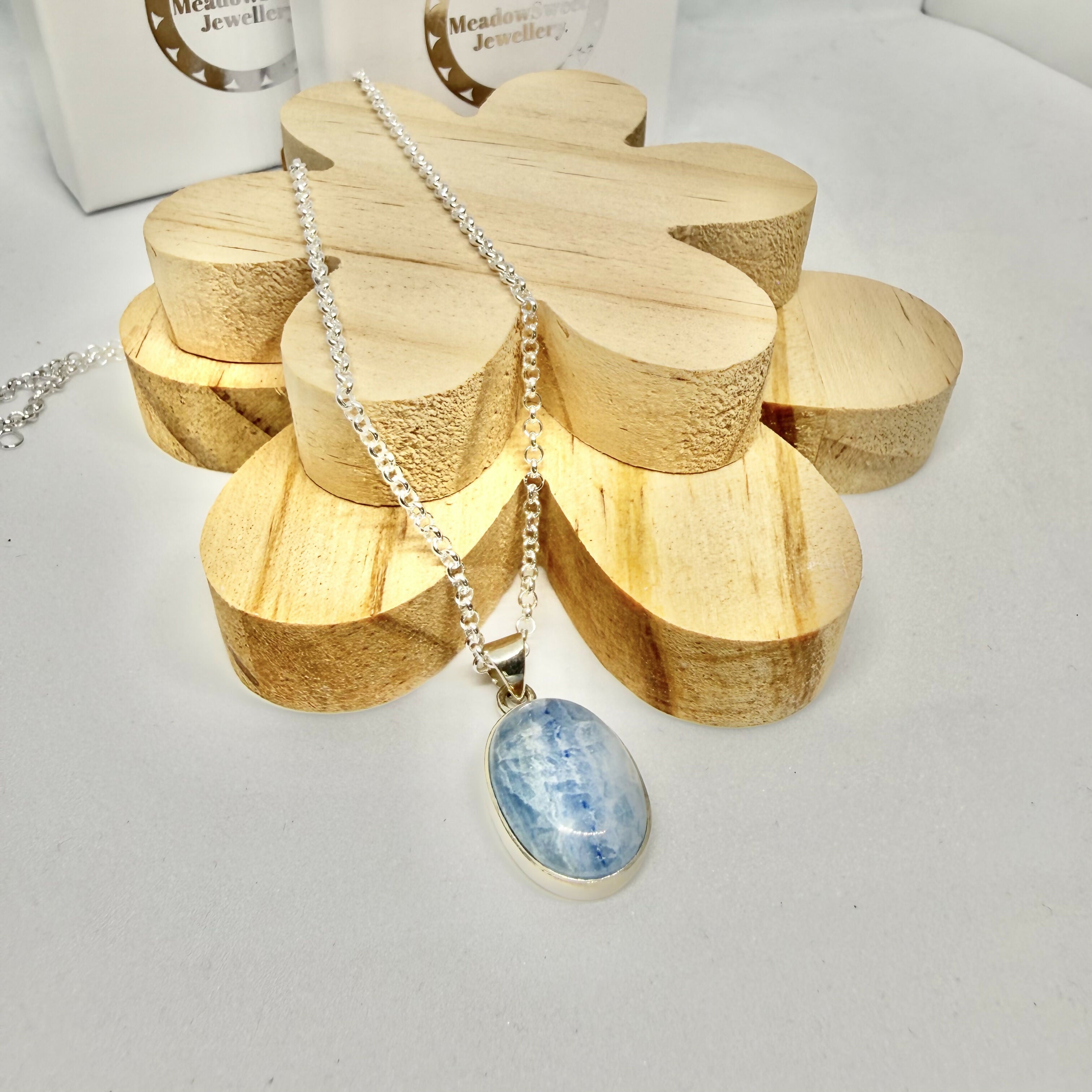 SCHEELITE NECKLACE