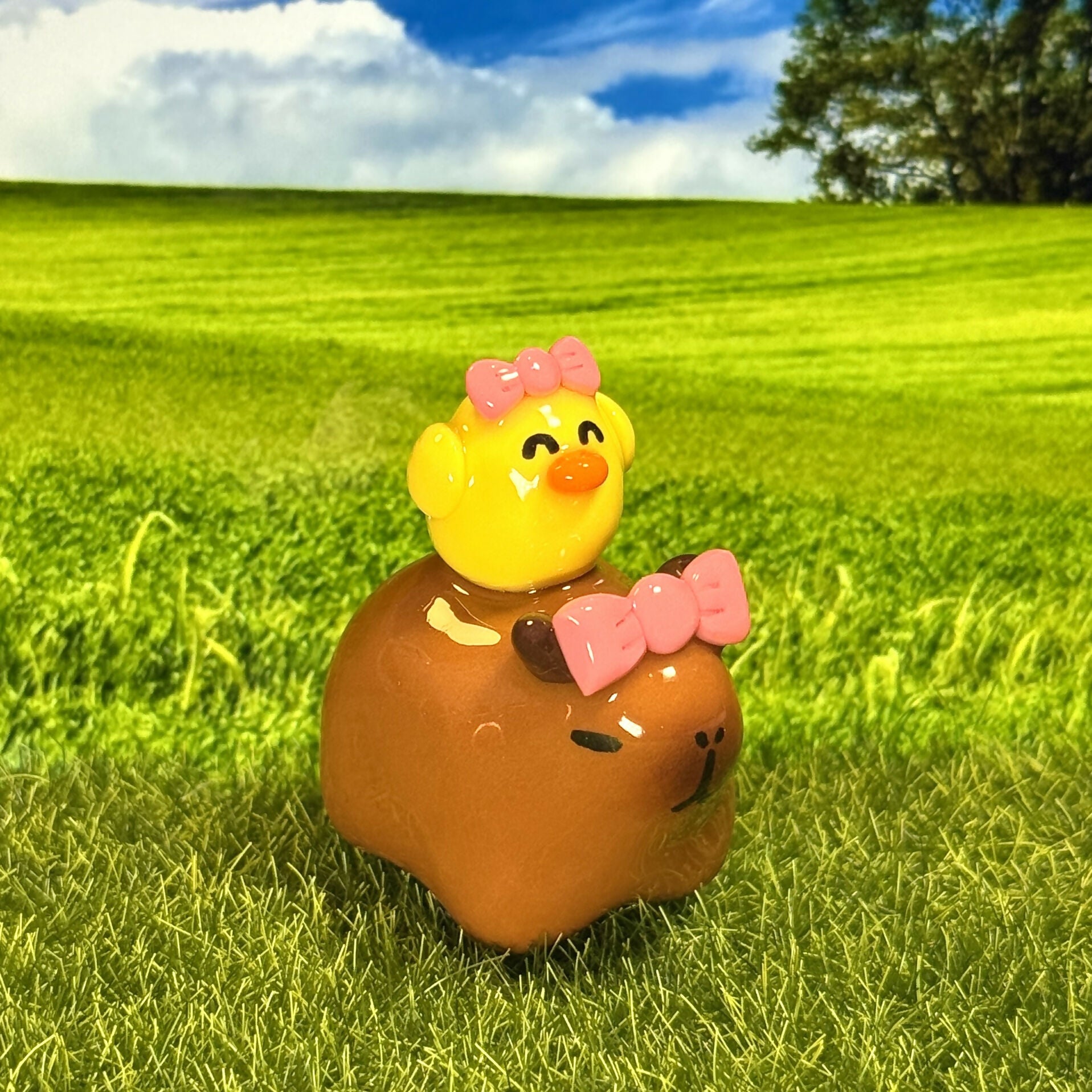 Capybara & Mini Chick Friend Figure