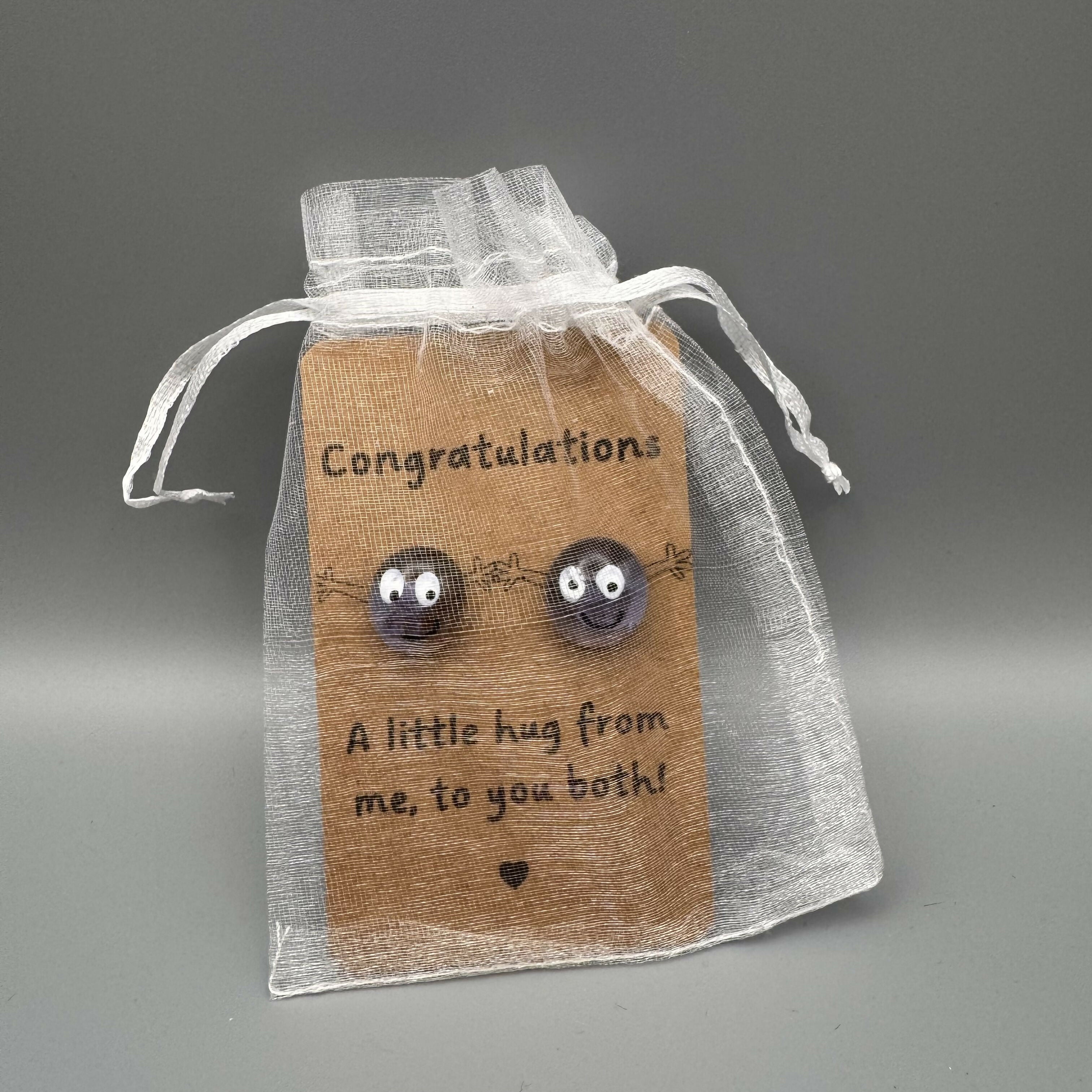Pebble Hug Congratulations Couple Gift Card