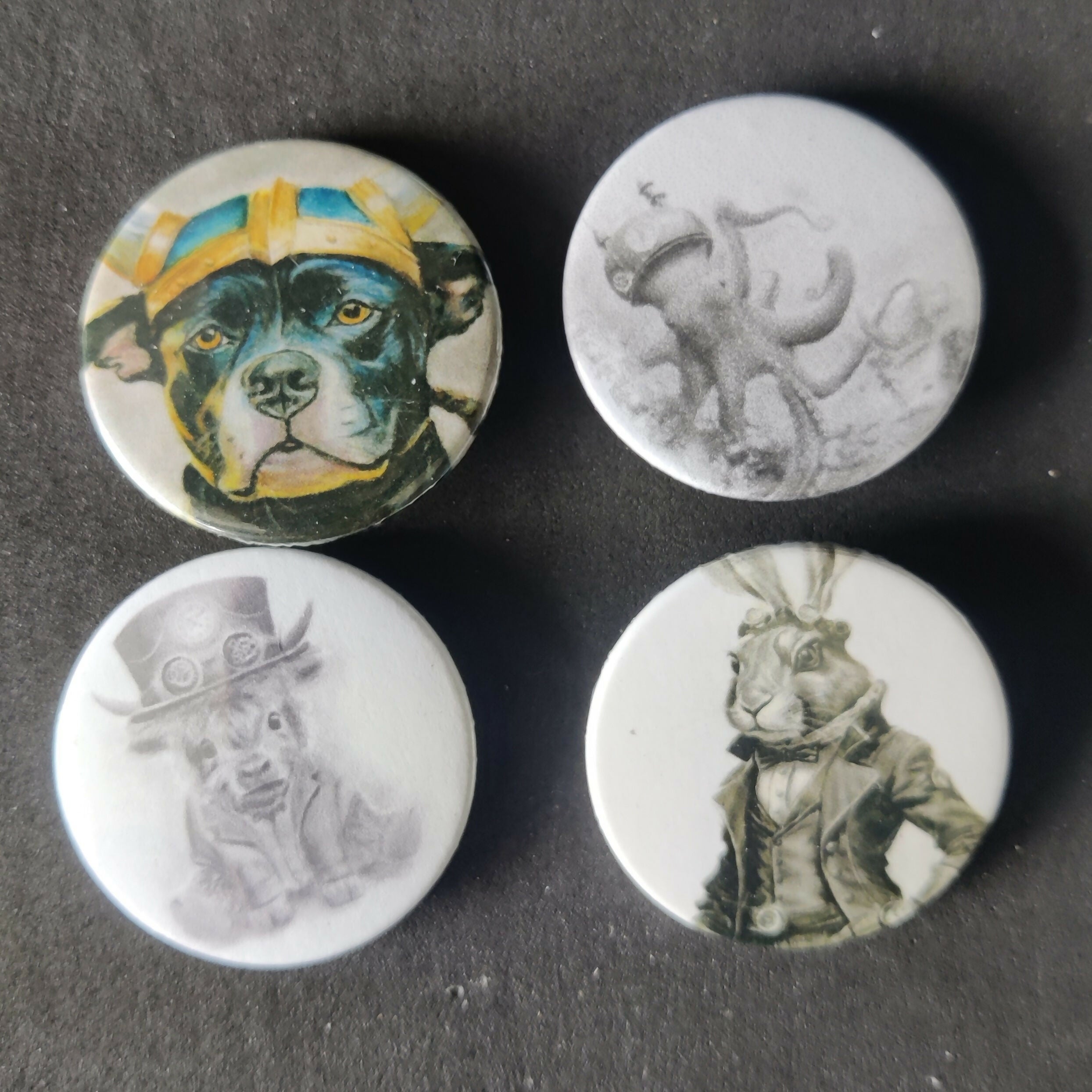 Animal Artwork Badges 36mm