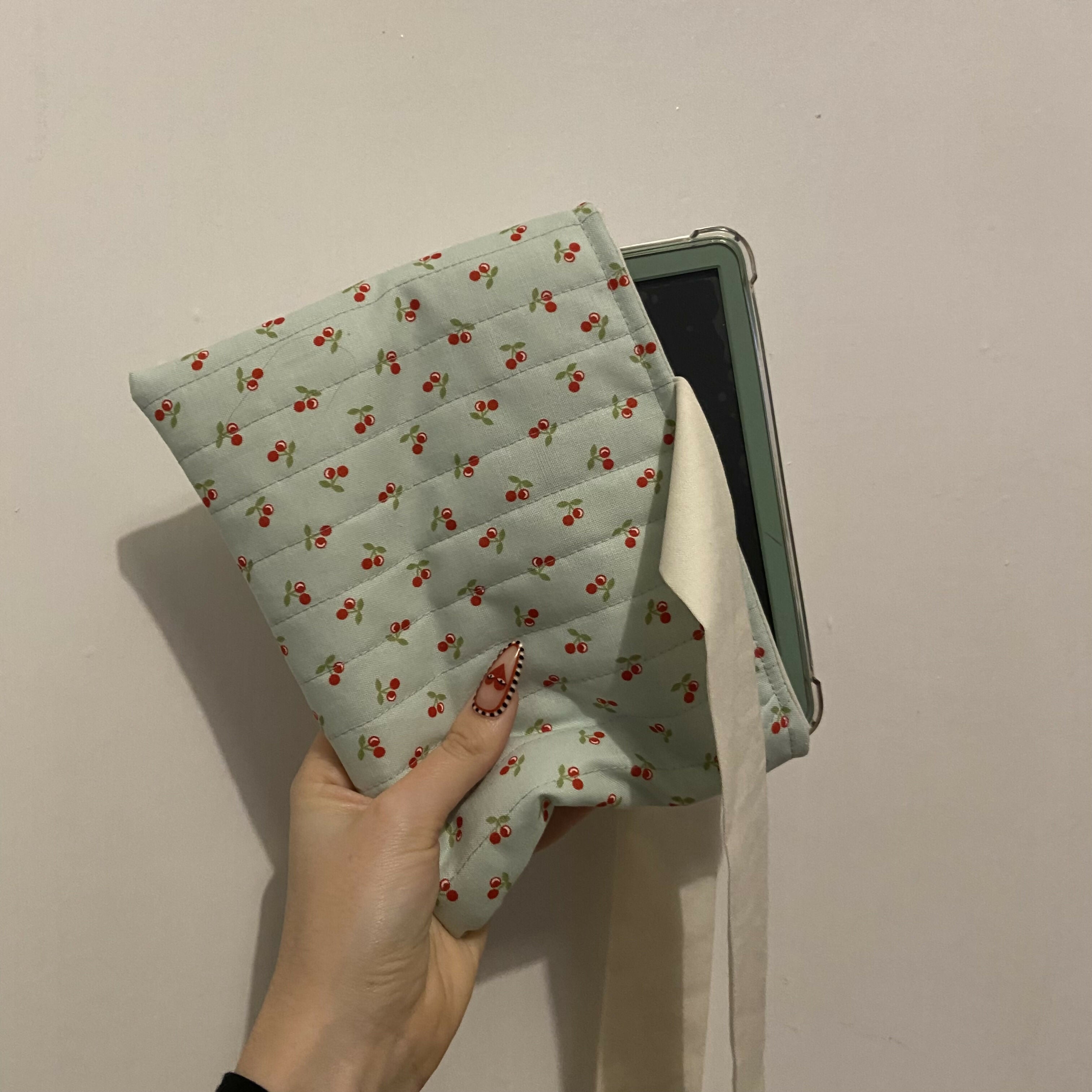 Spring Kindle Pouch