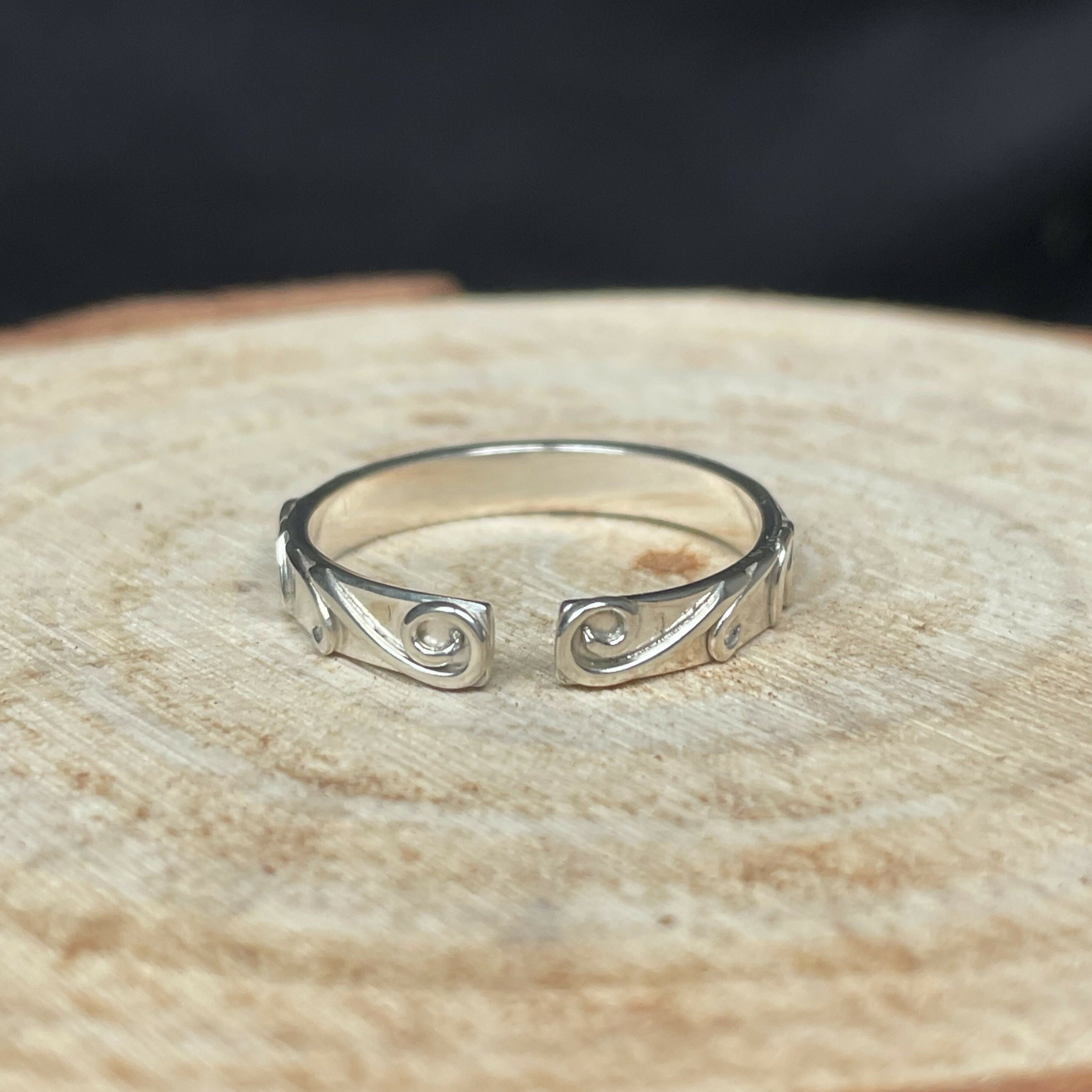 Sterling Silver Open Band with Filigree Details (Size X)