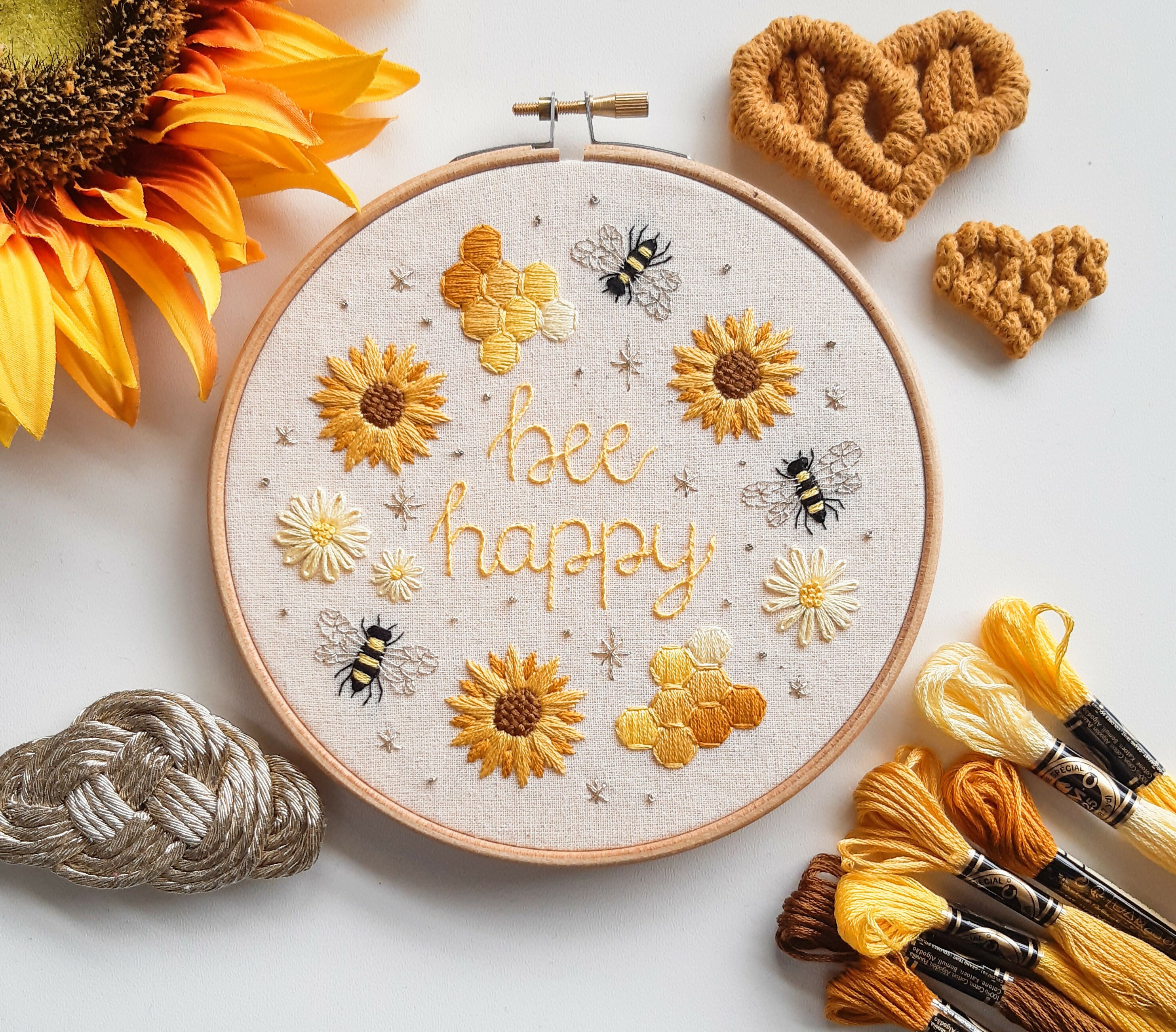 Preprinted embroidery pattern for beginners - Bee happy