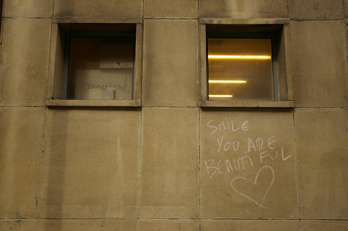 Chalk 'Smile' graffiti - card