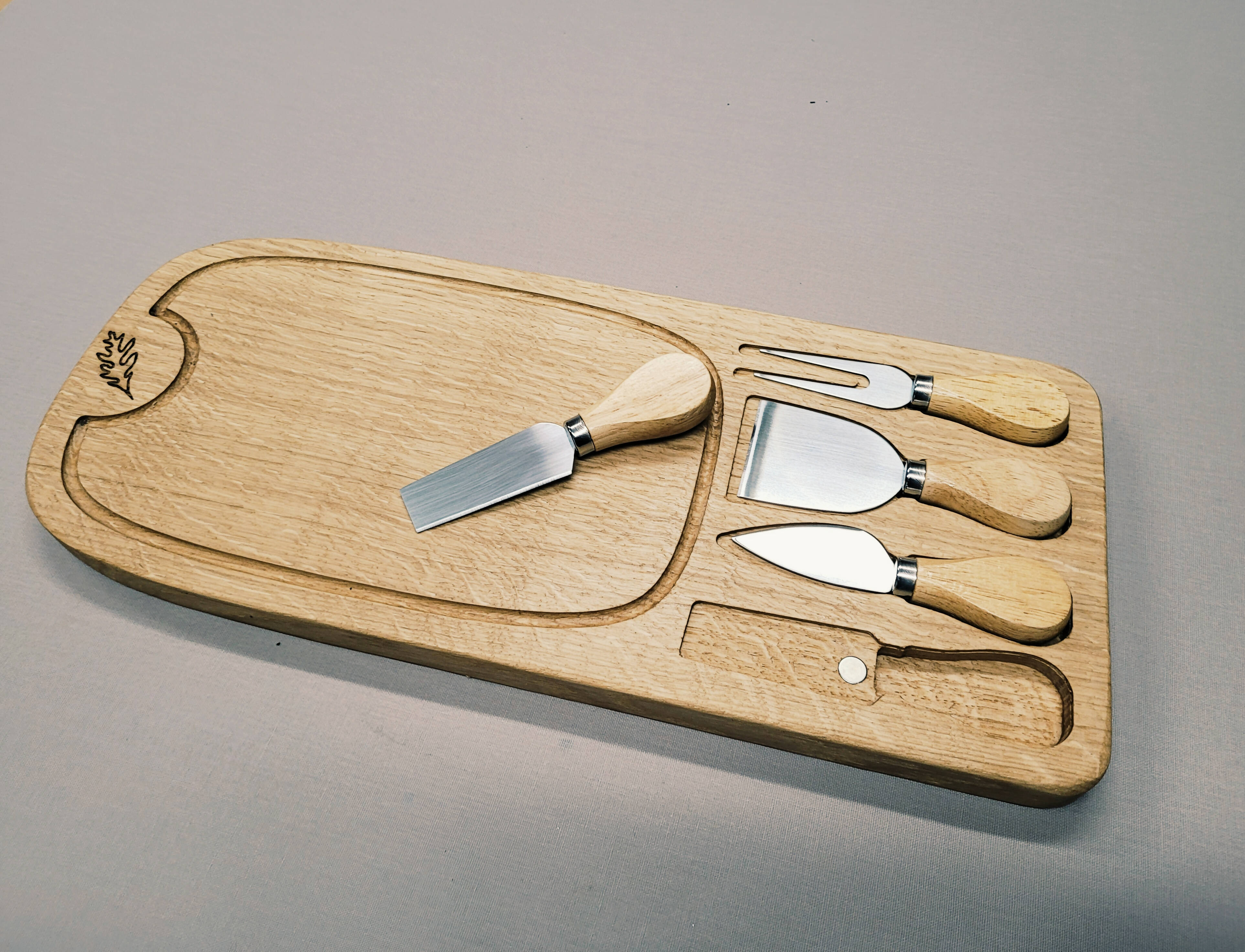 Cheese Board with 4 Knives