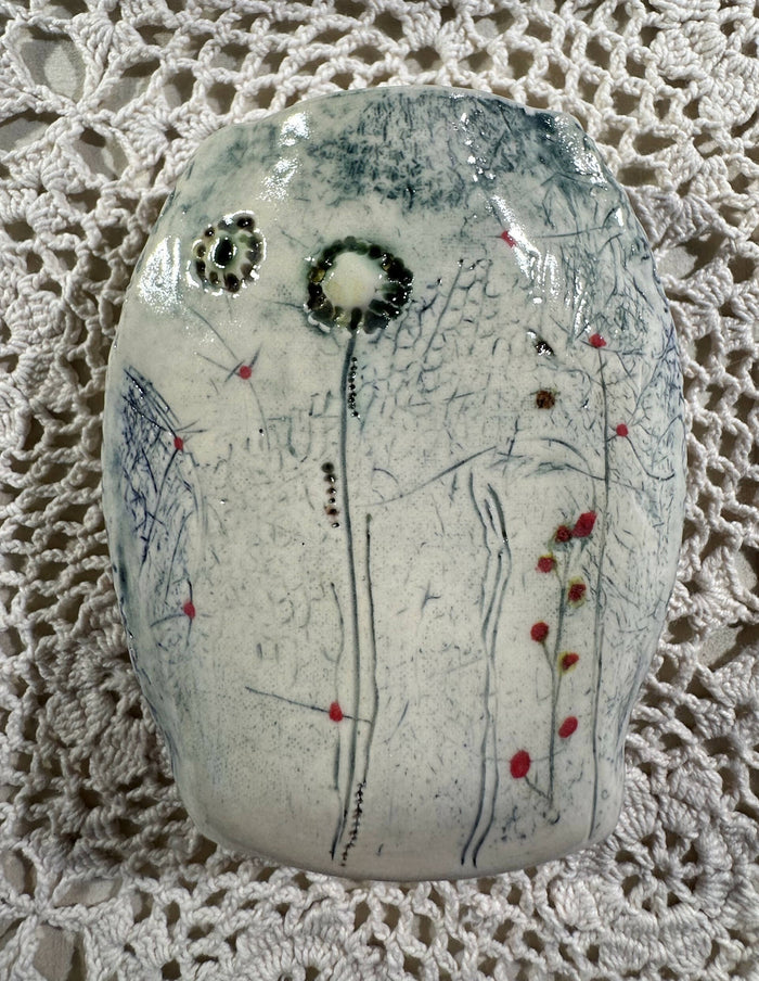 Small ceramic vessel for dried flowers and stems