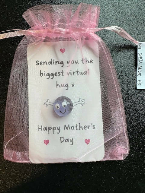 Pebble Hug Mothers Day gift card