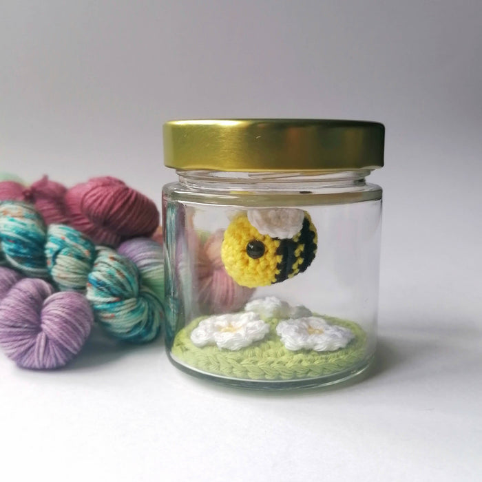 Bee in a Jar, White Daisies