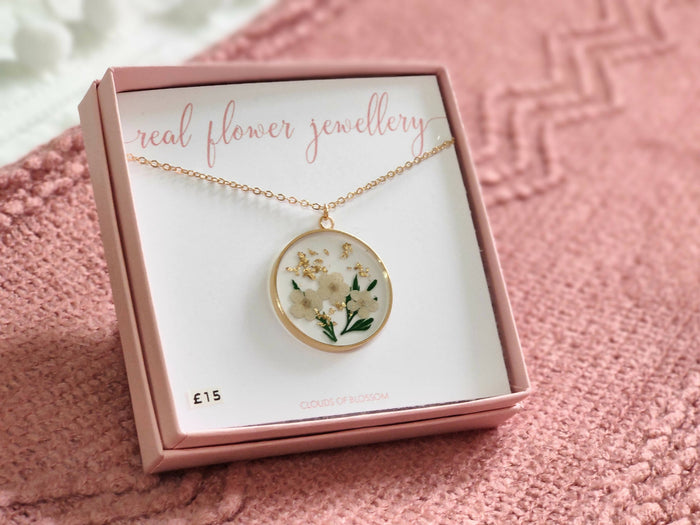 White Baby’s Breath and Leaves in Large Circle Necklace Gold Plated