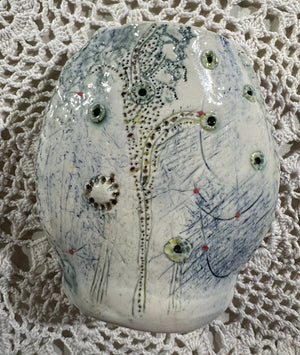 Small ceramic vessel for dried flowers and stems