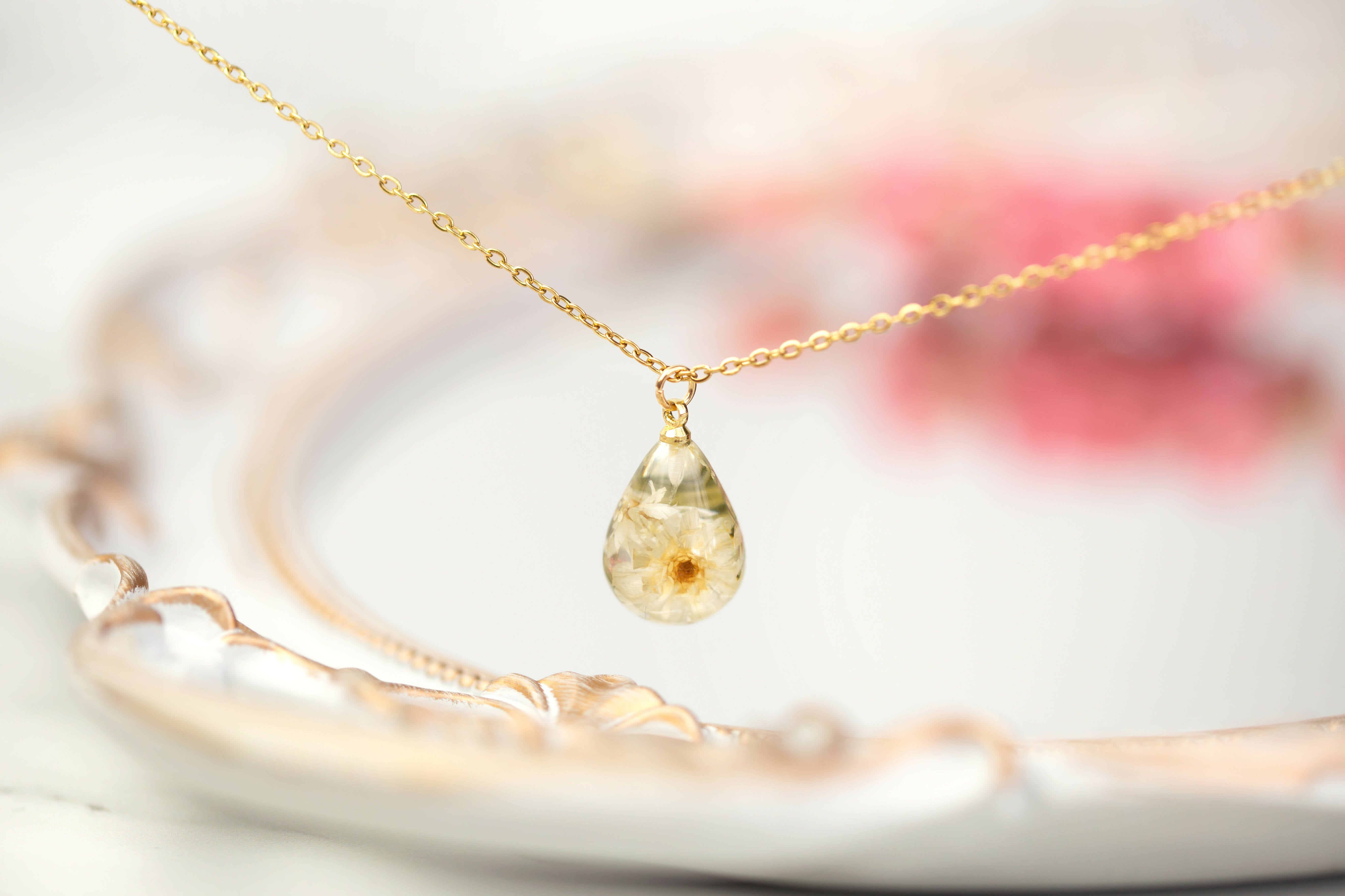 Chamomile 3D Teardrop Necklace Gold Plated