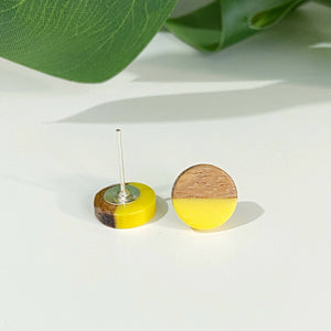 Round Wooden Yellow Opaque Resin Studs