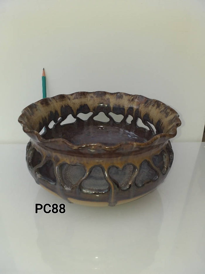 PC88 Large fretted drippy bowl