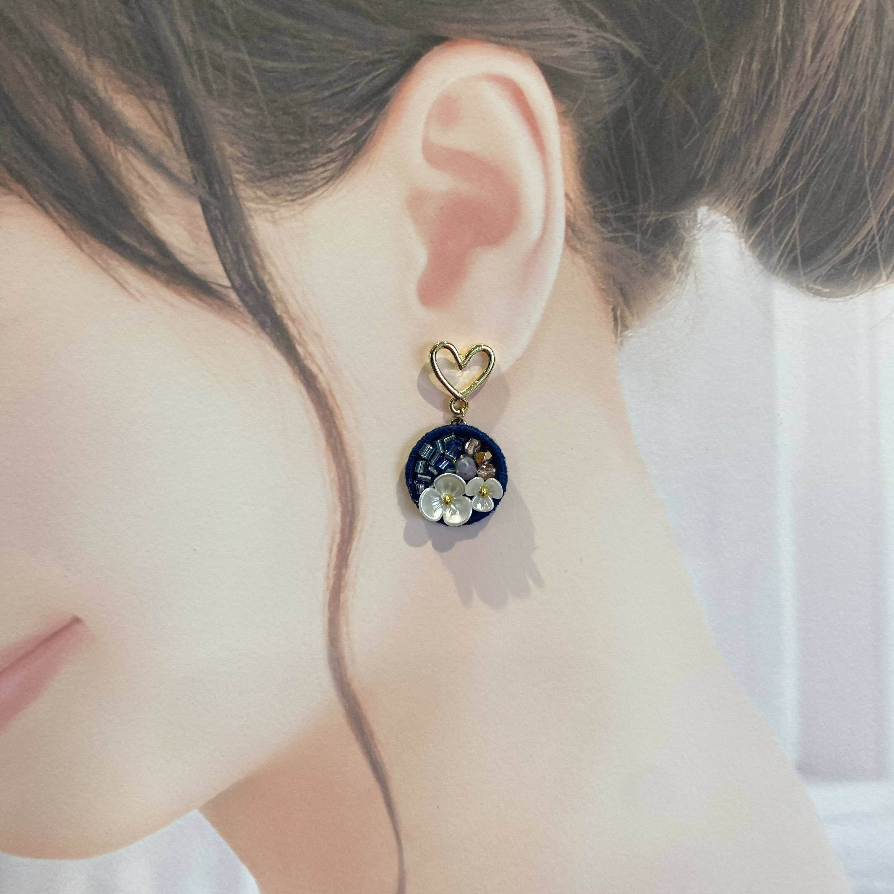 Heart Stud Crystal Embroidery Earrings {Round}
