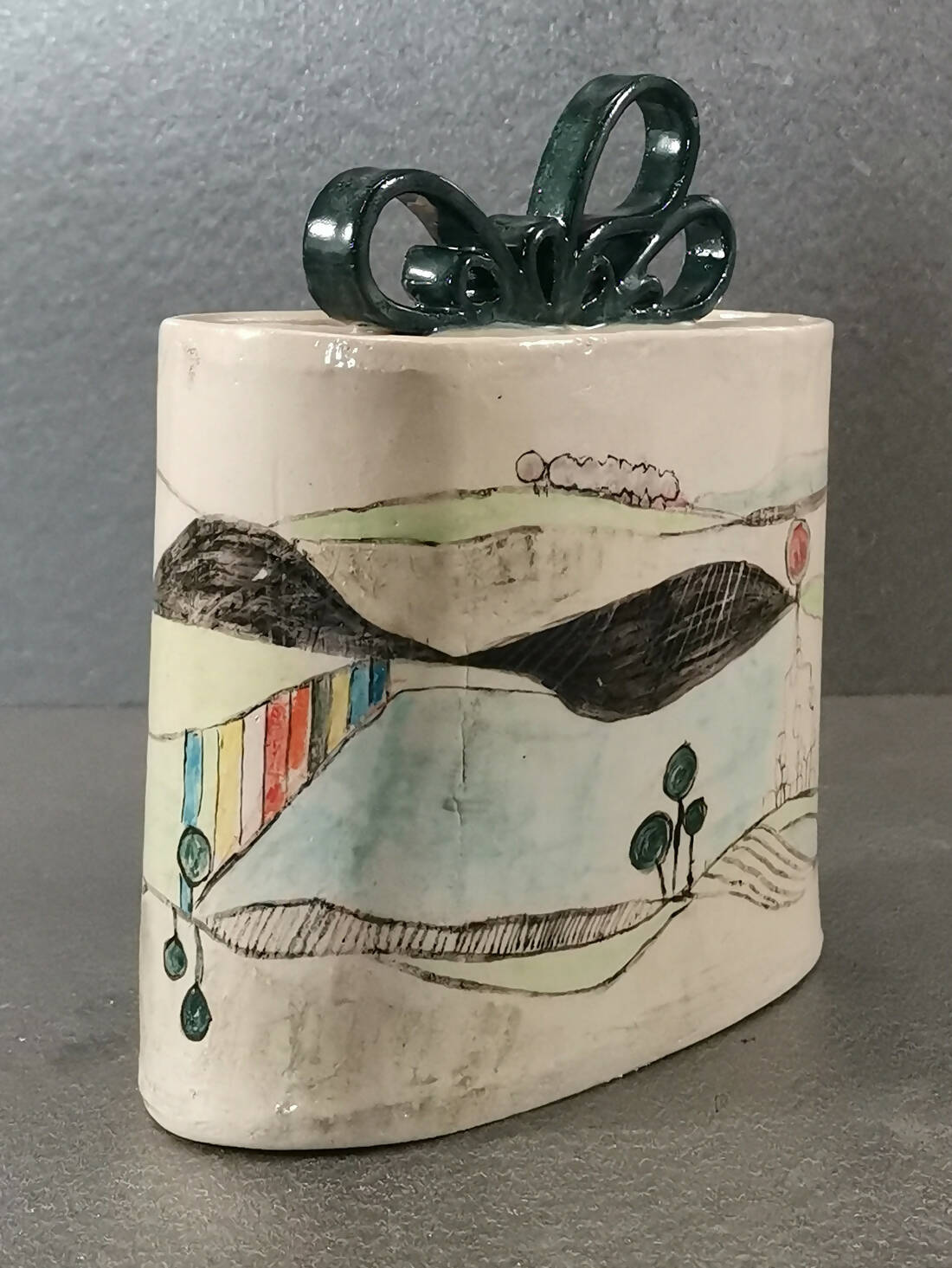 Faeryfields Pot with lid