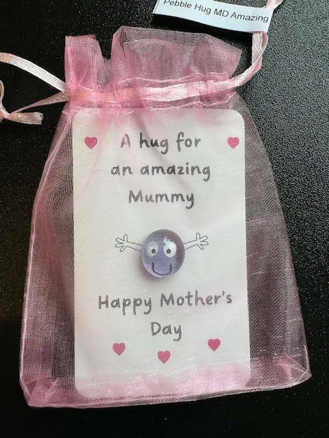 Pebble Hug Mothers Day gift card