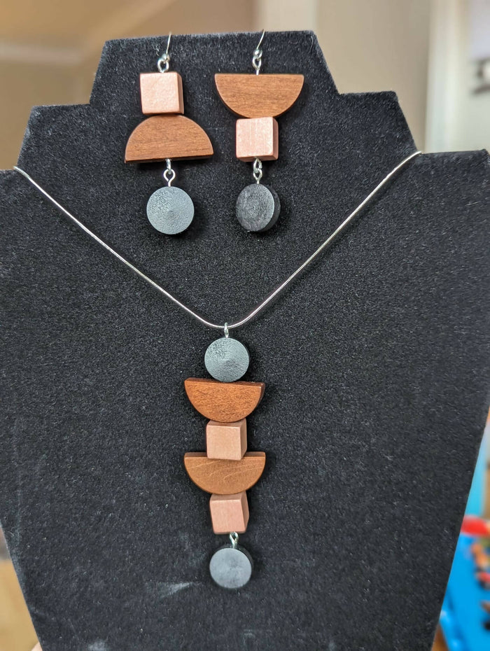Totem - Wooden Earrings and Necklace Set