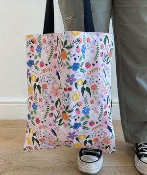 Fruity Floral tote bag